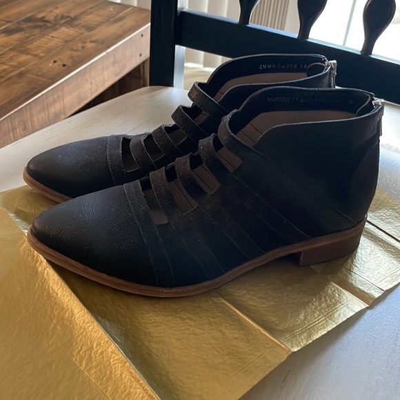 FREE PEOPLE BOOTIES - Picture 2 of 7